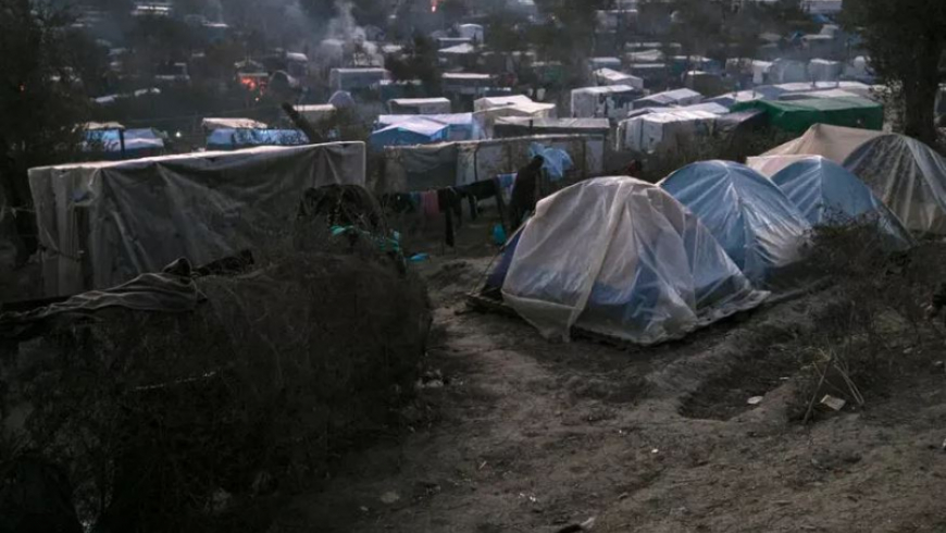 أزمات نفسية يعانيها اللاجئون في الجزر اليونانية ونزوح 13000 طالب لجوء بعد تدمير مخيم موريا