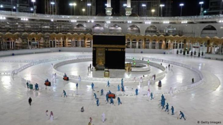  مكة تستقبل أوائل الحجاج الذين تم اختيارهم بسبب فيروس كورونا 